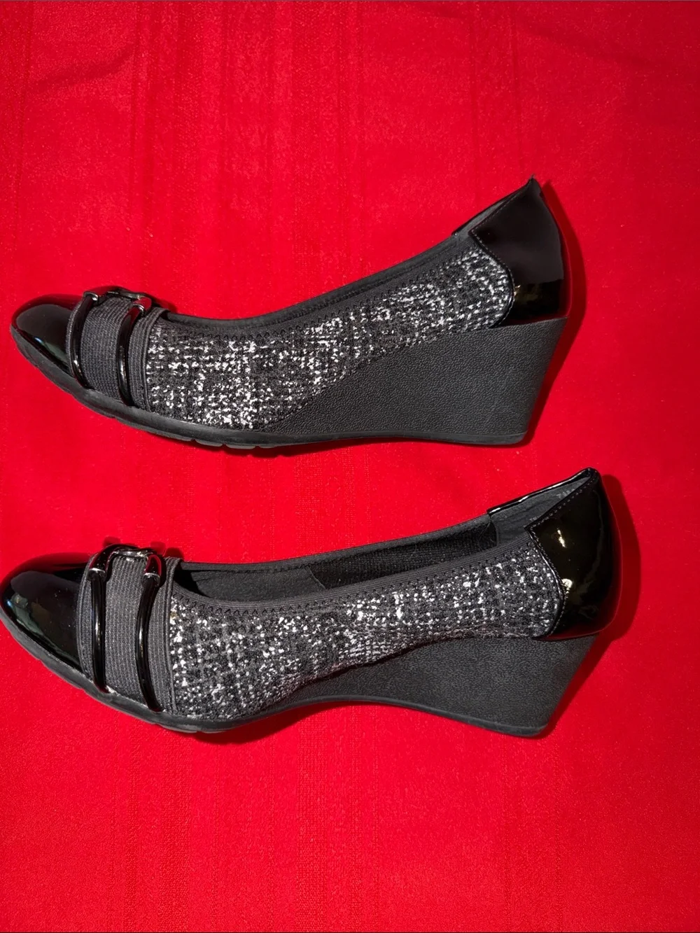 IMPO STRETCH JODI Black Tweed Stretch Memory Foam Wedge Size 7.5